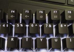 怎么关闭键盘灯光 键盘灯如何关闭
