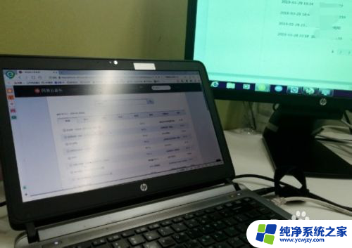 电脑的两台显示器可以直接相连吗?
