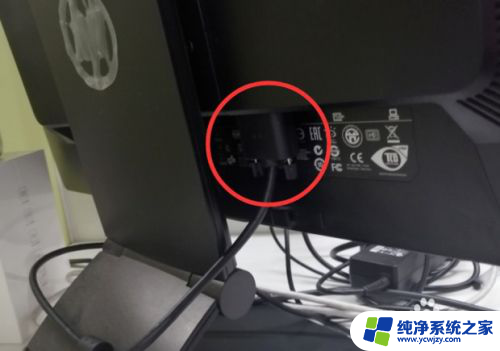 电脑的两台显示器可以直接相连吗?