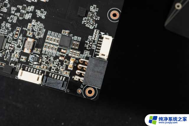 索泰GeForce RTX 4060-8GB天启OC评测: 或许是40系显卡中最香的一张